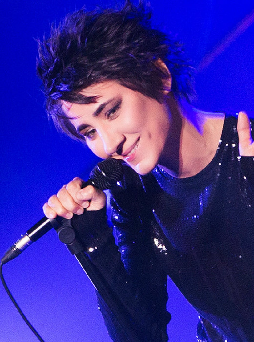 De patito feo a rock diva: cómo cambiar Zemfira año tras año De patito feo a rock diva: cómo cambiar Zemfira año tras año