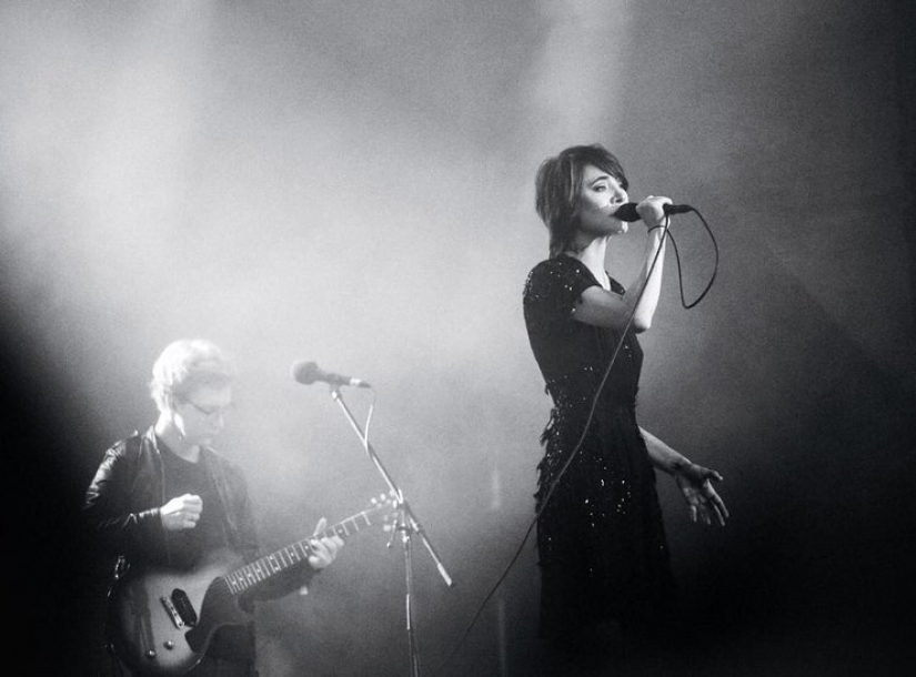 De patito feo a rock diva: cómo cambiar Zemfira año tras año De patito feo a rock diva: cómo cambiar Zemfira año tras año