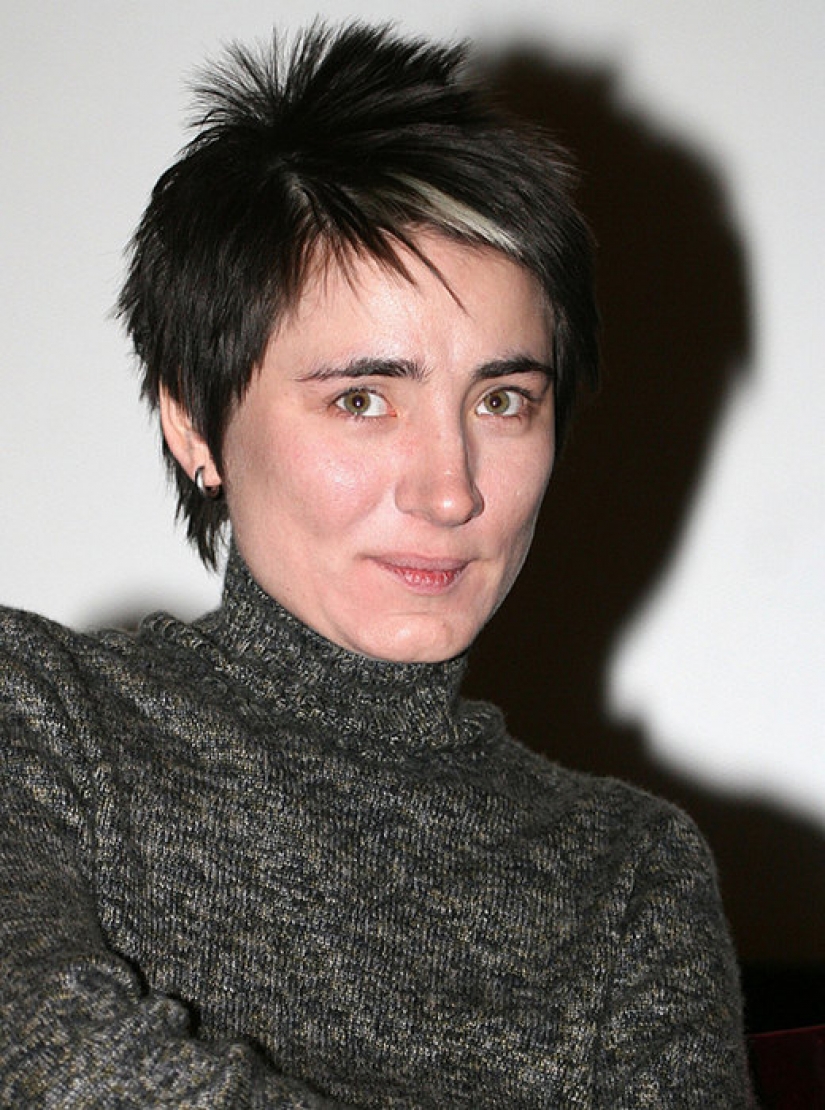 De patito feo a rock diva: cómo cambiar Zemfira año tras año De patito feo a rock diva: cómo cambiar Zemfira año tras año
