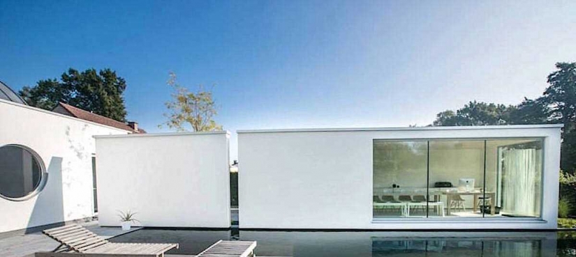 Dentro de las baratas, pequeñas y hermosas casas del futuro, donde todavía esperamos Dentro de las baratas, pequeñas y hermosas casas del futuro, donde todavía esperamos