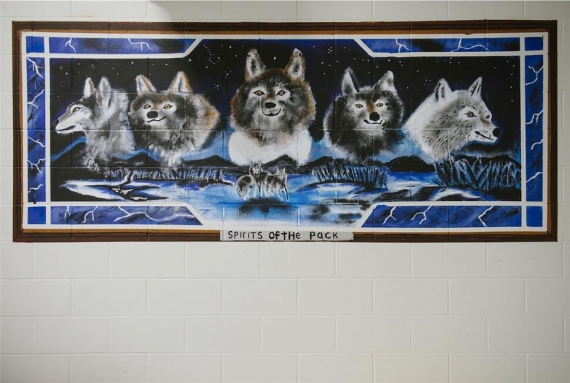 Dentro del Ártico canadiense de la prisión, que tiene una sala de vapor y un lugar especial para la fumigación de humo Dentro del Ártico canadiense de la prisión, que tiene una sala de vapor y un lugar especial para la fumigación de humo