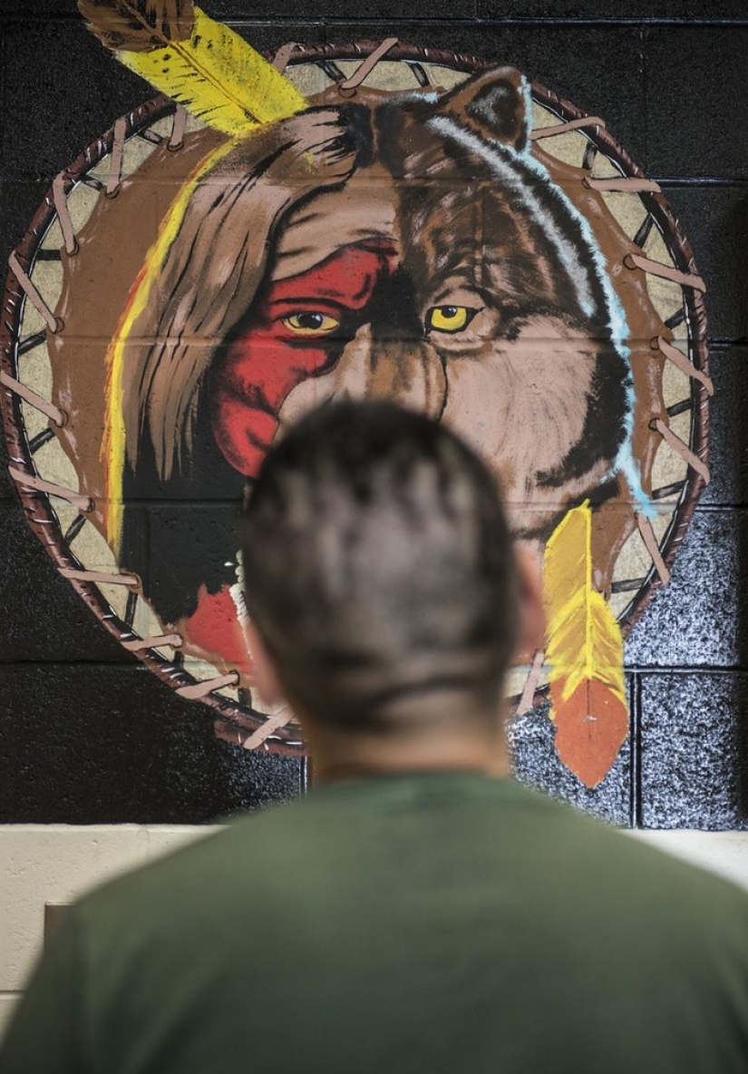 Dentro del Ártico canadiense de la prisión, que tiene una sala de vapor y un lugar especial para la fumigación de humo Dentro del Ártico canadiense de la prisión, que tiene una sala de vapor y un lugar especial para la fumigación de humo