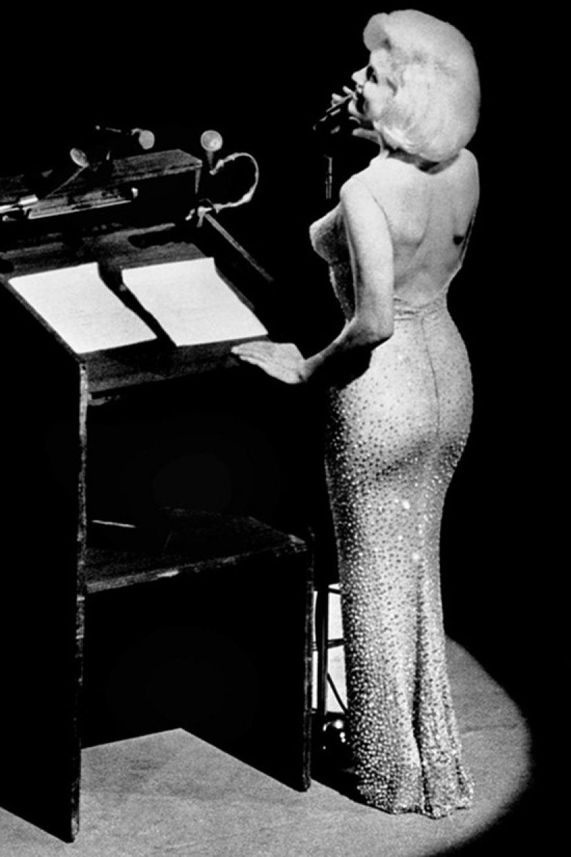 "Desnudo" vestidos de las estrellas: la mayoría de los extravagantes atuendos de las celebridades en la historia, desde Marilyn Monroe y Barbra Streisand a beyoncé y Madonna