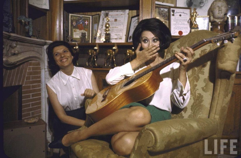 Dolce Vita: no identificado foto de una joven Sophia Loren en Villa de lujo