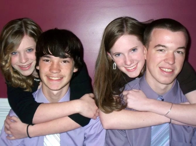 Dos hermanas casadas con dos hermanos y sus hijas se convertirá primos en la plaza Dos hermanas casadas con dos hermanos y sus hijas se convertirá primos en la plaza