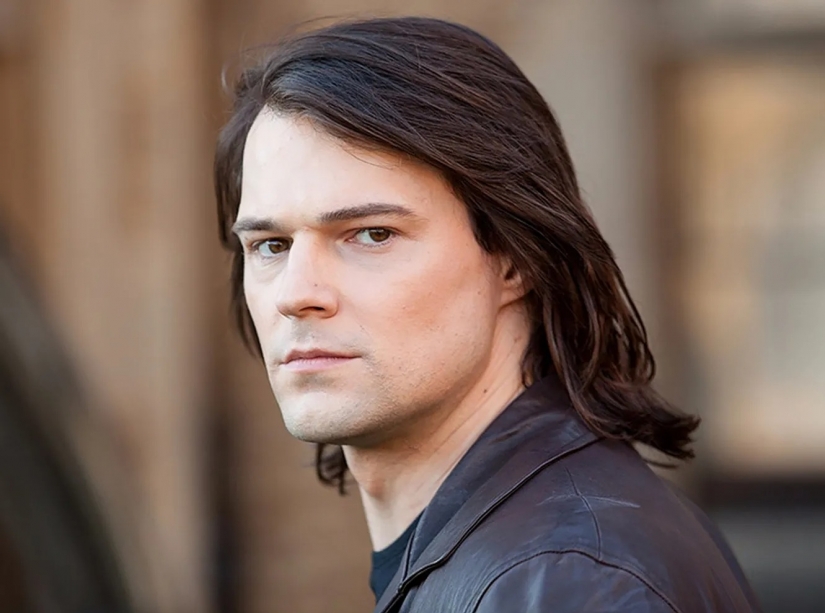 Drink my blood: brad pitt, David Bowie and 19 sexy vampires of all time Drink my blood: brad pitt, David Bowie and 19 sexy vampires of all time