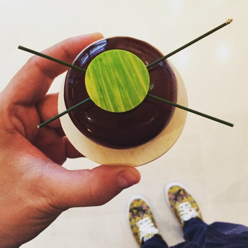 Eclair as the art of: dessert and shoes in instagram Tala Spiegel Eclair as the art of: dessert and shoes in instagram Tala Spiegel