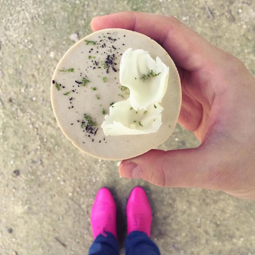 Eclair as the art of: dessert and shoes in instagram Tala Spiegel Eclair as the art of: dessert and shoes in instagram Tala Spiegel