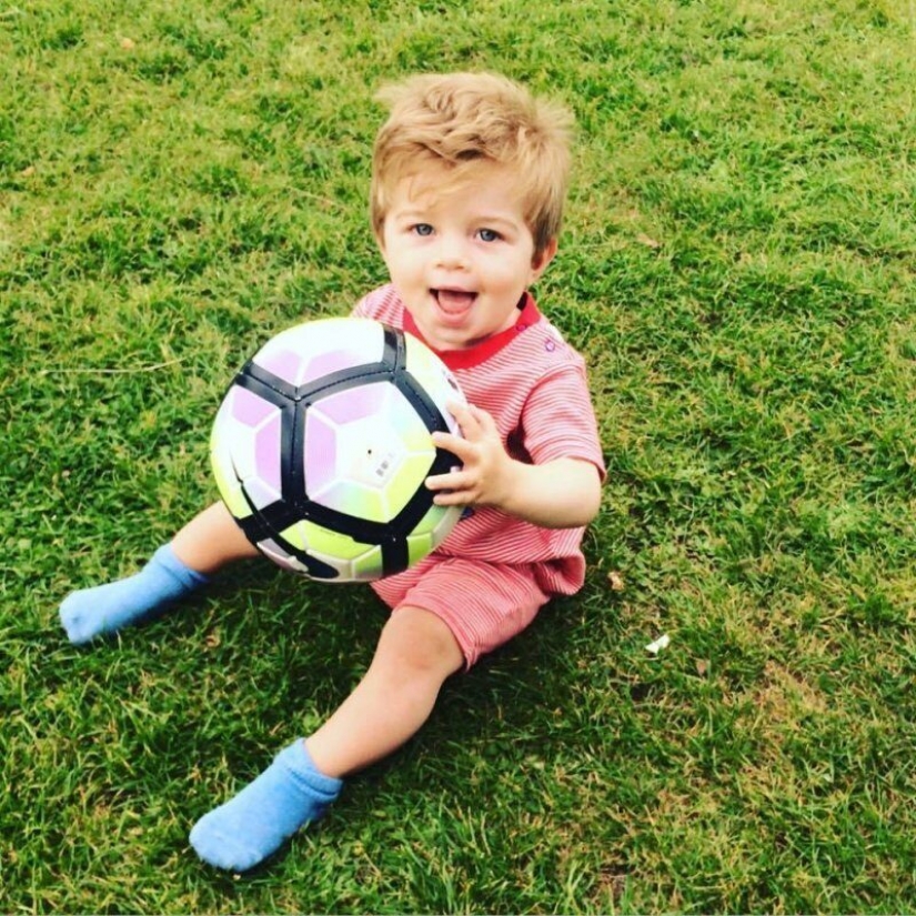 El bebé nació con el cabello grueso. Cómo se ve después de 4 años?