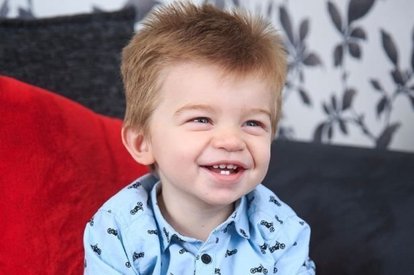 El bebé nació con el cabello grueso. Cómo se ve después de 4 años?