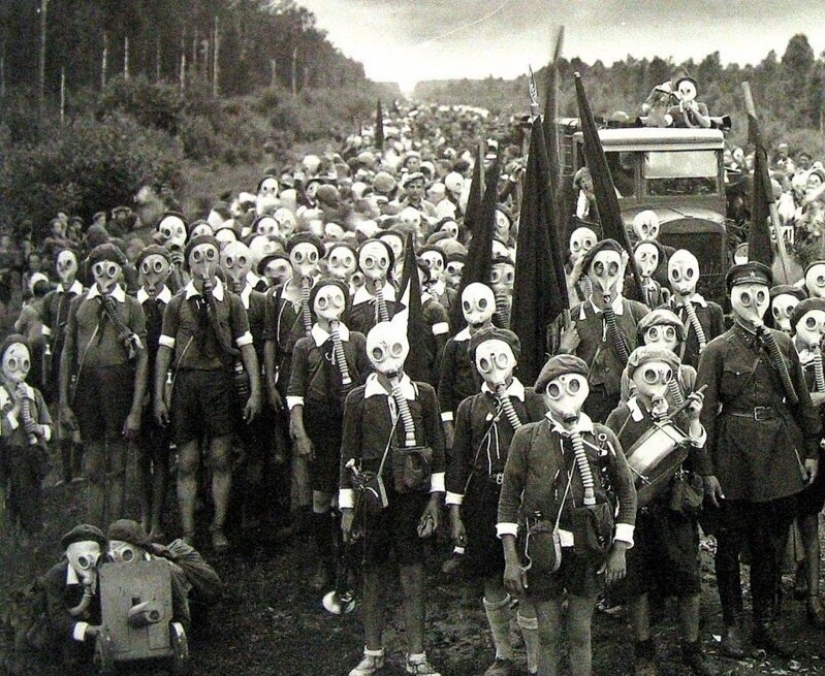 El chico de Riga da vida a un viejo Soviética de la foto, lo que les obliga a moverse