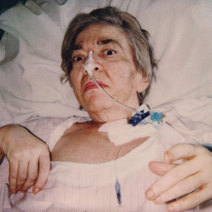 El fotógrafo filmado la vida y la muerte de su madre, que nunca había sido besada El fotógrafo filmado la vida y la muerte de su madre, que nunca había sido besada