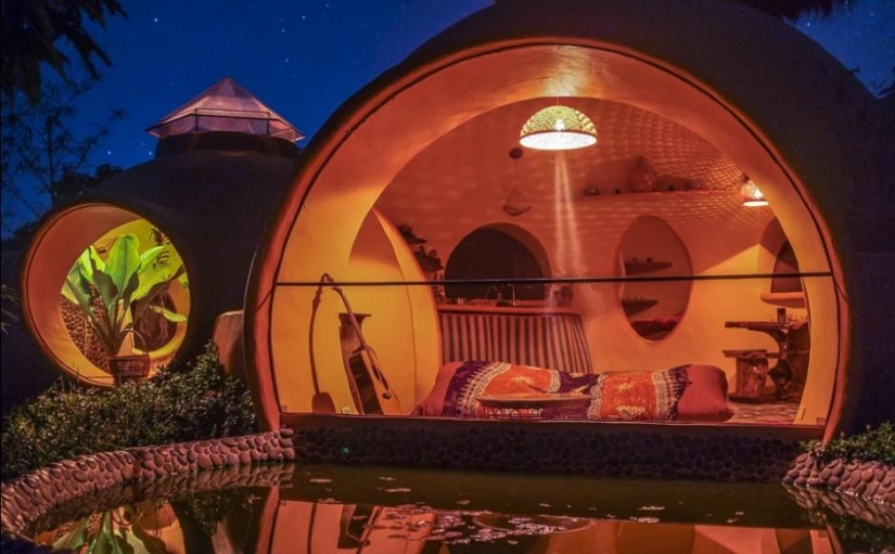 El hombre ha construido su casa de ensueño para un mes y medio, el gasto de sólo $ 9,000