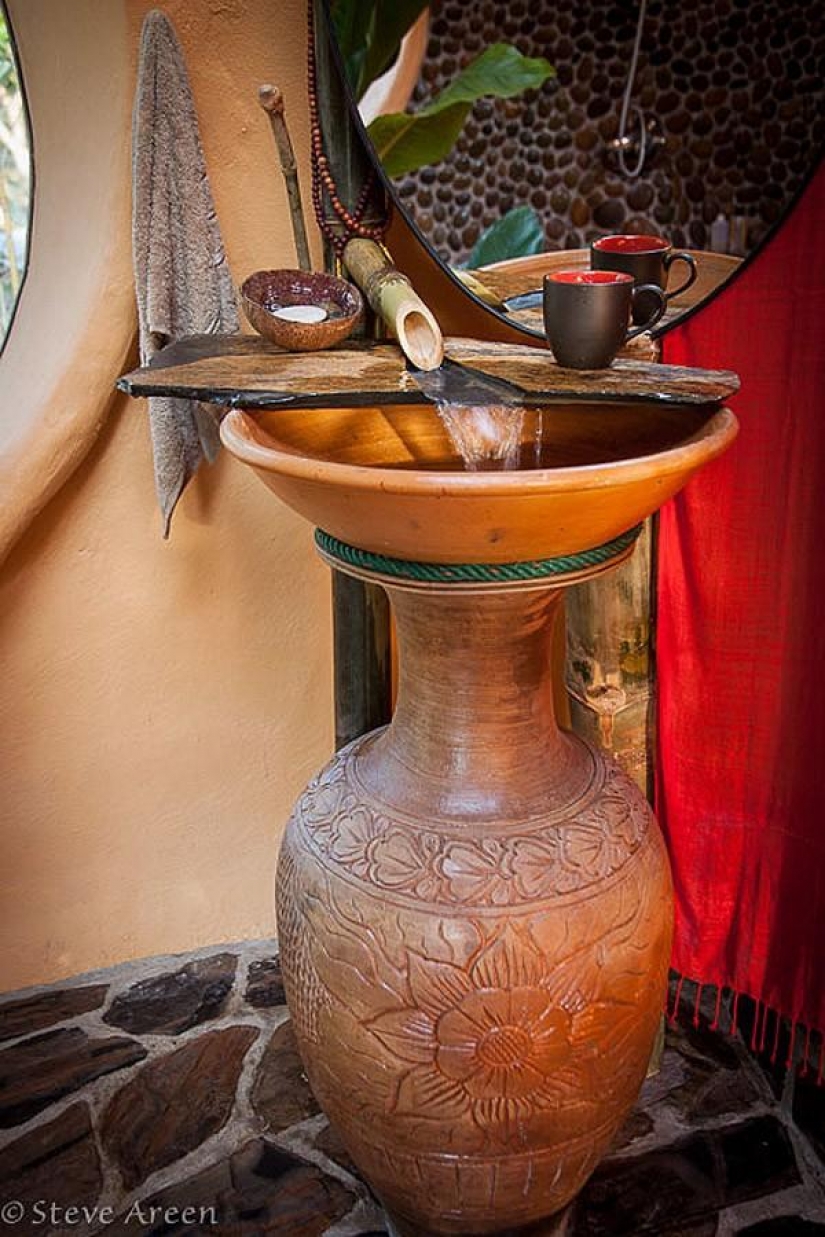 El hombre ha construido su casa de ensueño para un mes y medio, el gasto de sólo $ 9,000