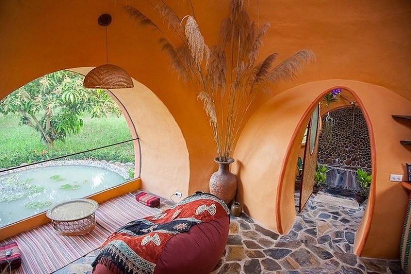 El hombre ha construido su casa de ensueño para un mes y medio, el gasto de sólo $ 9,000