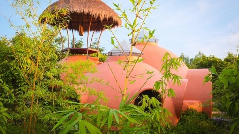 El hombre ha construido su casa de ensueño para un mes y medio, el gasto de sólo $ 9,000