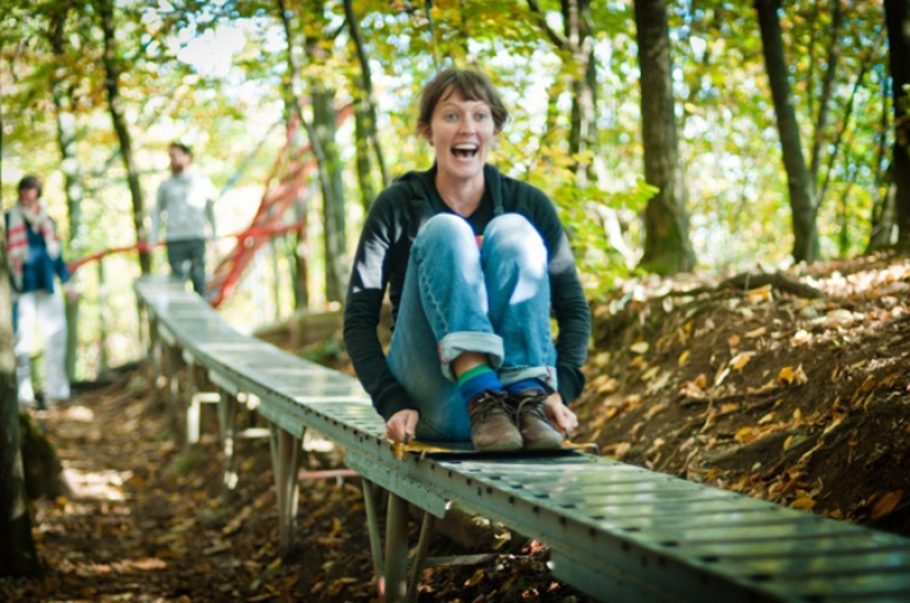 El italiano solitario construido un Parque de diversiones en el bosque