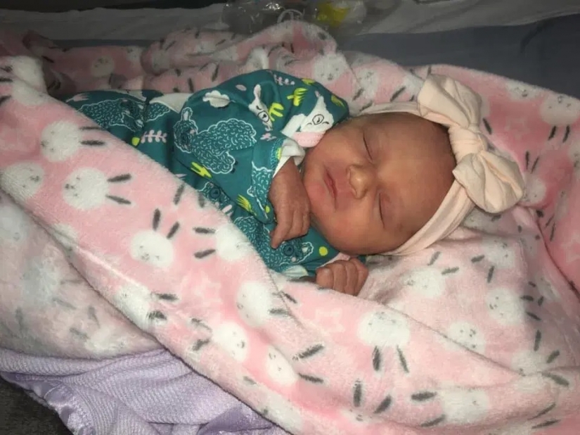 El padre de redes sociales: una lesbiana encontrado un donante de esperma en Facebook y había una niña sana