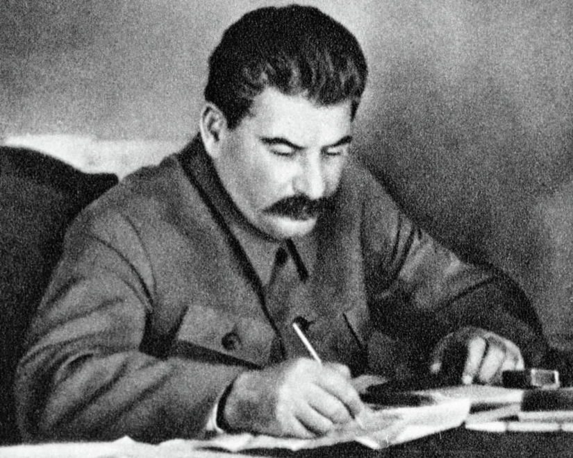 El secreto de vidrio, Bayan Budyonny y el gramófono: cómo celebrar el año Nuevo, los líderes de la Unión Soviética El secreto de vidrio, Bayan Budyonny y el gramófono: cómo celebrar el año Nuevo, los líderes de la Unión Soviética