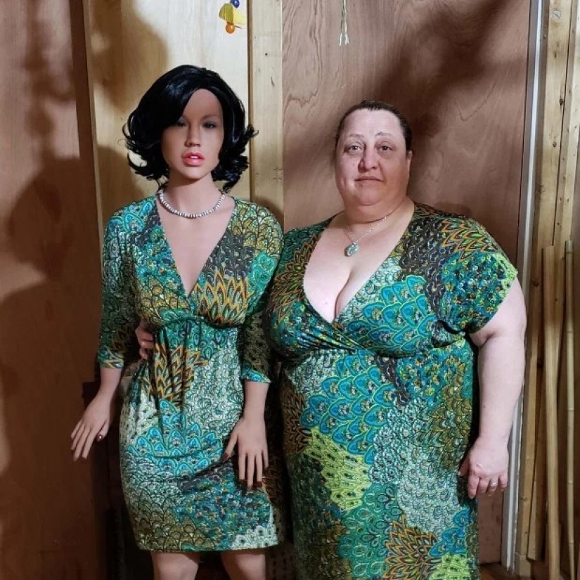 El tercero no es superfluo: la pareja aseguran que el sexo muñeca se había salvado su matrimonio polígamo