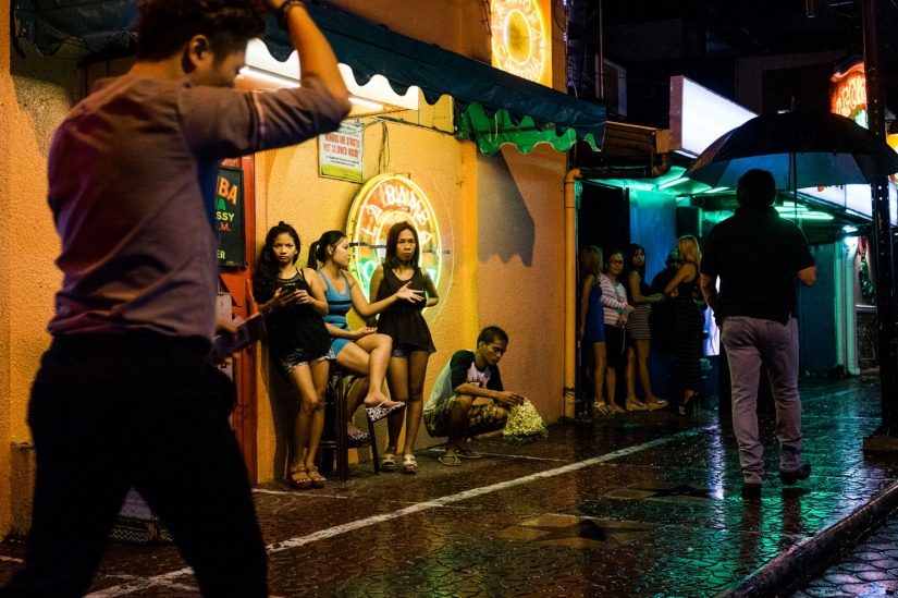 El tifón de deshonra: cómo el desastre ha sumido a toda una generación de Filipinas en la prostitución El tifón de deshonra: cómo el desastre ha sumido a toda una generación de Filipinas en la prostitución