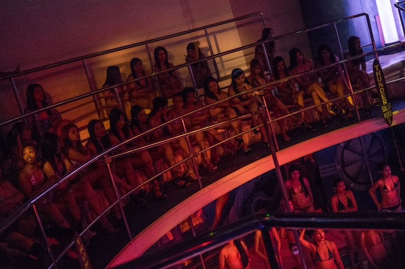 El tifón de deshonra: cómo el desastre ha sumido a toda una generación de Filipinas en la prostitución El tifón de deshonra: cómo el desastre ha sumido a toda una generación de Filipinas en la prostitución