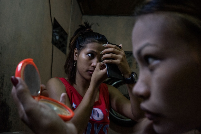 El tifón de deshonra: cómo el desastre ha sumido a toda una generación de Filipinas en la prostitución El tifón de deshonra: cómo el desastre ha sumido a toda una generación de Filipinas en la prostitución