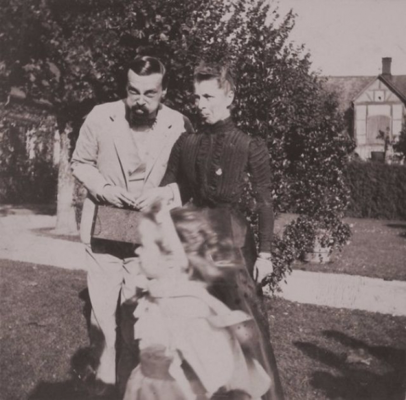 Emperor Nicholas II fooling around with friends on pictures 1899 Emperor Nicholas II fooling around with friends on pictures 1899