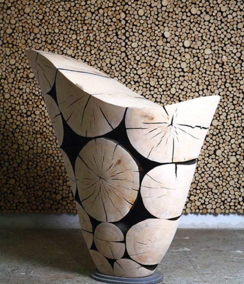 En el patio de hierba, la hierba de leña En el patio de hierba, la hierba de leña