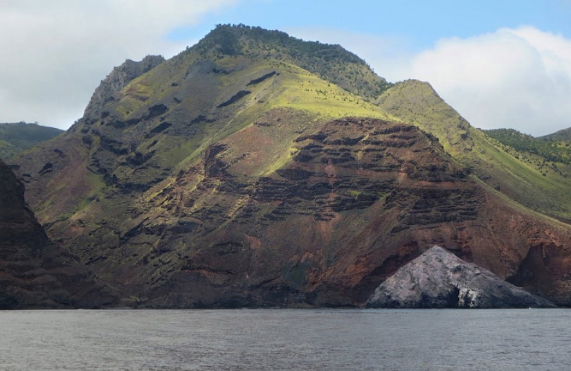 En la isla donde Napoleón fue enterrado, en reposo el más inútil del aeropuerto en el mundo En la isla donde Napoleón fue enterrado, en reposo el más inútil del aeropuerto en el mundo