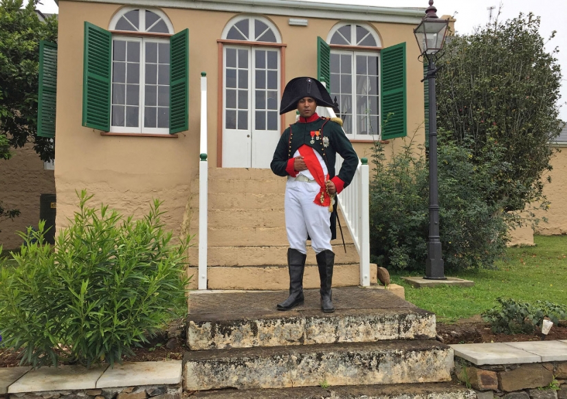 En la isla donde Napoleón fue enterrado, en reposo el más inútil del aeropuerto en el mundo En la isla donde Napoleón fue enterrado, en reposo el más inútil del aeropuerto en el mundo