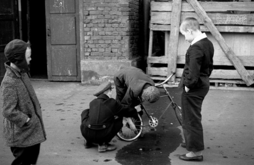 En las olas de la memoria: ¿cómo hemos vivido y jugado en los patios de nuestra infancia