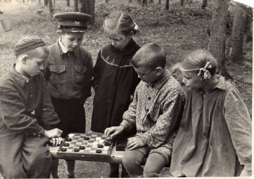 En las olas de la memoria: ¿cómo hemos vivido y jugado en los patios de nuestra infancia