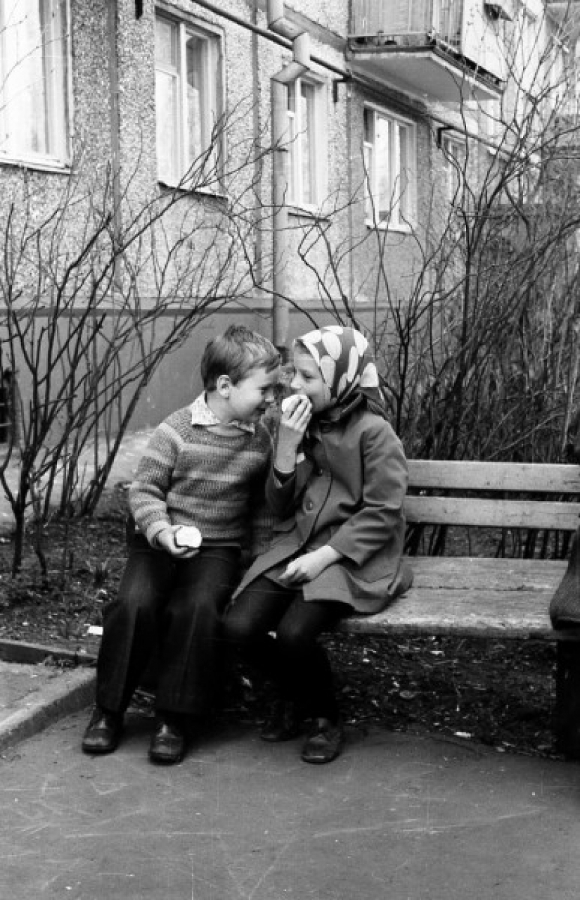 En las olas de la memoria: ¿cómo hemos vivido y jugado en los patios de nuestra infancia
