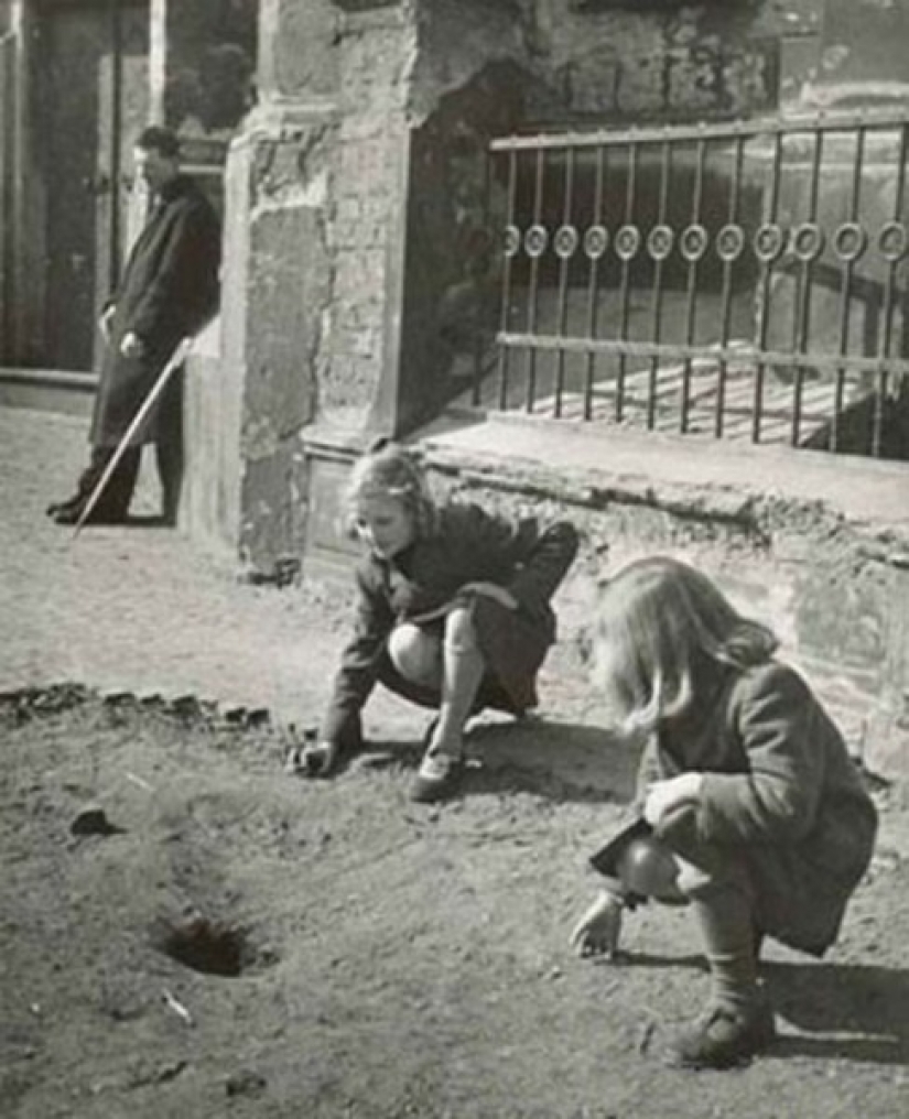 En las olas de la memoria: ¿cómo hemos vivido y jugado en los patios de nuestra infancia