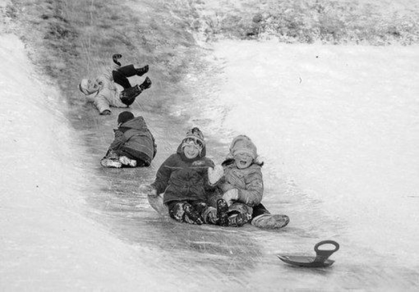 En las olas de la memoria: ¿cómo hemos vivido y jugado en los patios de nuestra infancia