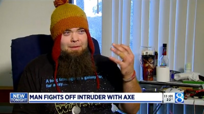 En los Estados unidos jugadora de rol luchó hacha de batalla de irrumpieron en la casa de delincuentes armados