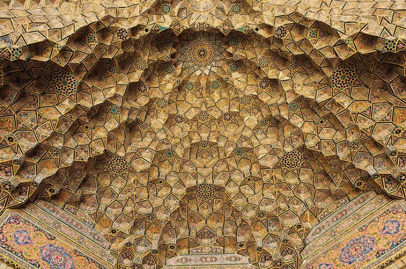 Enchanting and mesmerizing arches of mosques