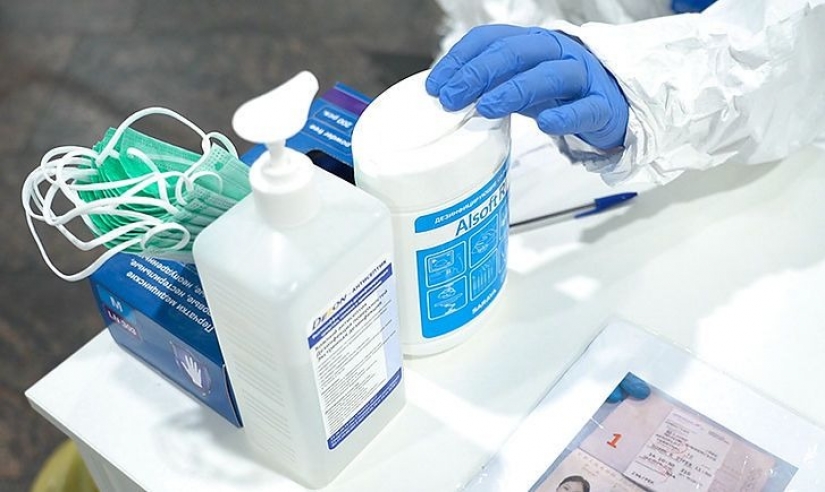 Estancia con complicaciones: las nuevas reglas para los turistas en los hoteles españoles sorprendido e indignado