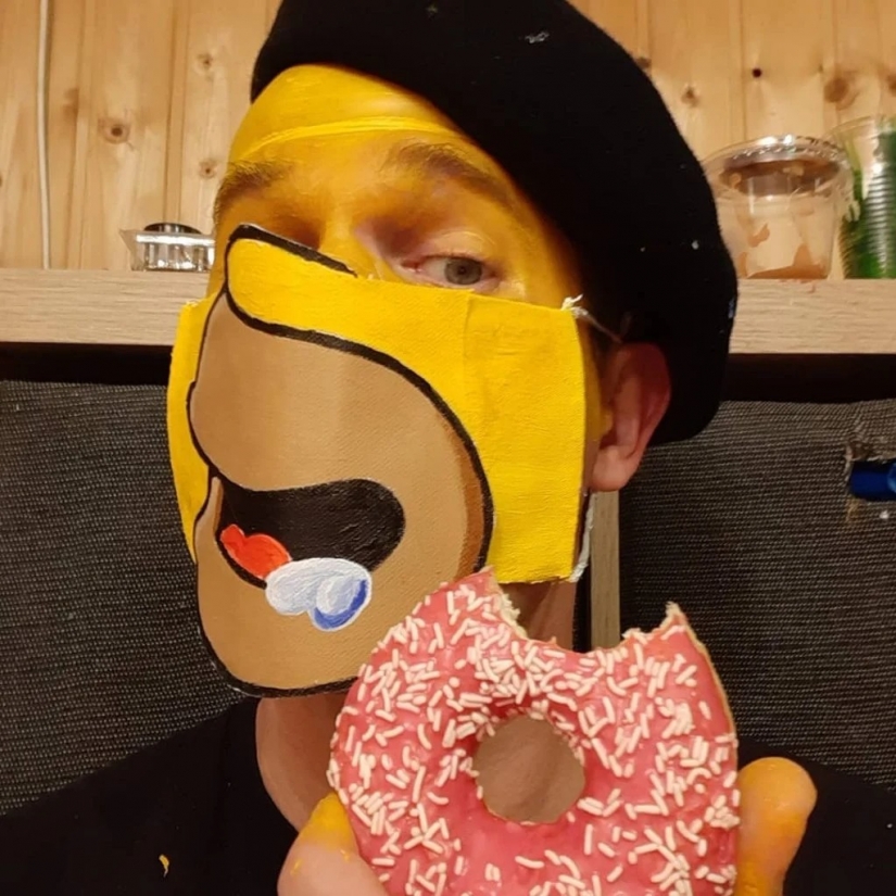 Every day new mask: challenge Austrian artist continues!