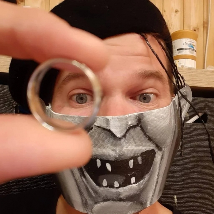 Every day new mask: challenge Austrian artist continues!