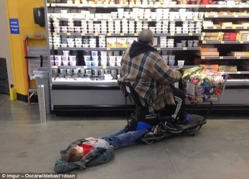 Excéntricos trajes de los consumidores en las compras Americana Excéntricos trajes de los consumidores en las compras Americana