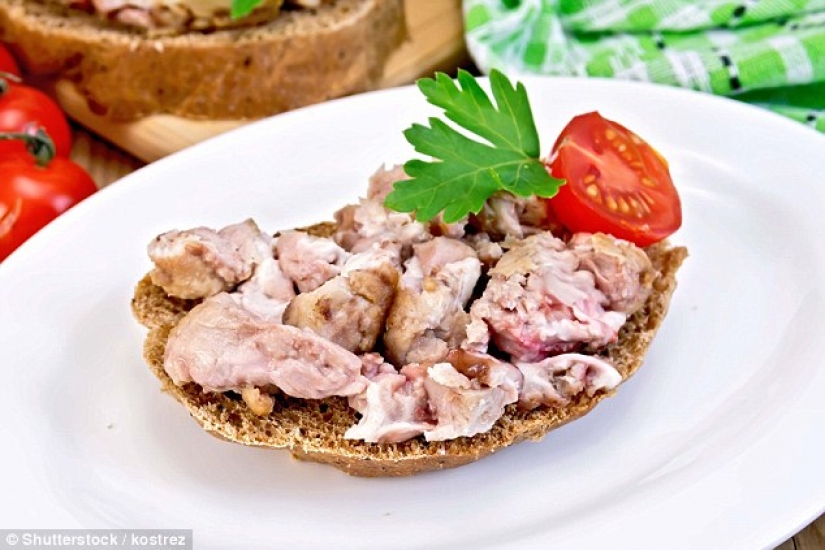 Exóticos manjares que son difíciles de comer, no los ojos cerrados