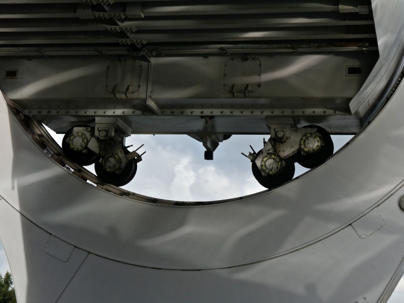 Falkirk wheel — a unique rotating structure, which raises the whole ships