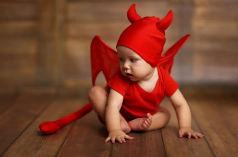 Familia inglesa recuperado de los funcionarios de su derecho a nombrar a su hijo de Lucifer Familia inglesa recuperado de los funcionarios de su derecho a nombrar a su hijo de Lucifer