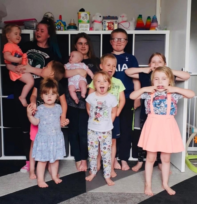 Family football team: the couple has 11 children and gave them the numbers to avoid confusion