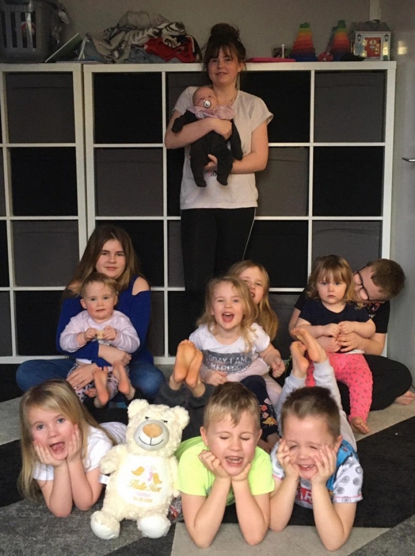 Family football team: the couple has 11 children and gave them the numbers to avoid confusion