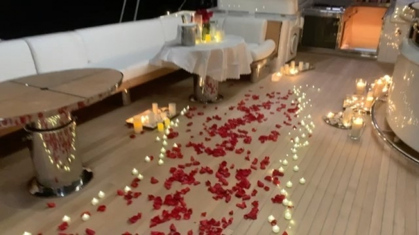 Father made an offer to ex-boyfriend's daughter when they all were together on vacation Father made an offer to ex-boyfriend's daughter when they all were together on vacation