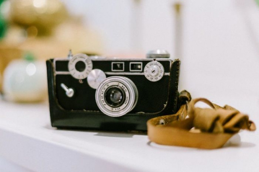 Fotógrafo, compró en un mercado de pulgas de una cámara vieja, encuentra fotos de los 30 años