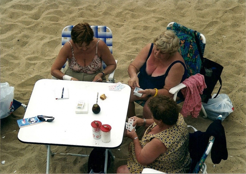 Fotografías en Color de la vida en la playa en Chile en la década de 1980-erótico